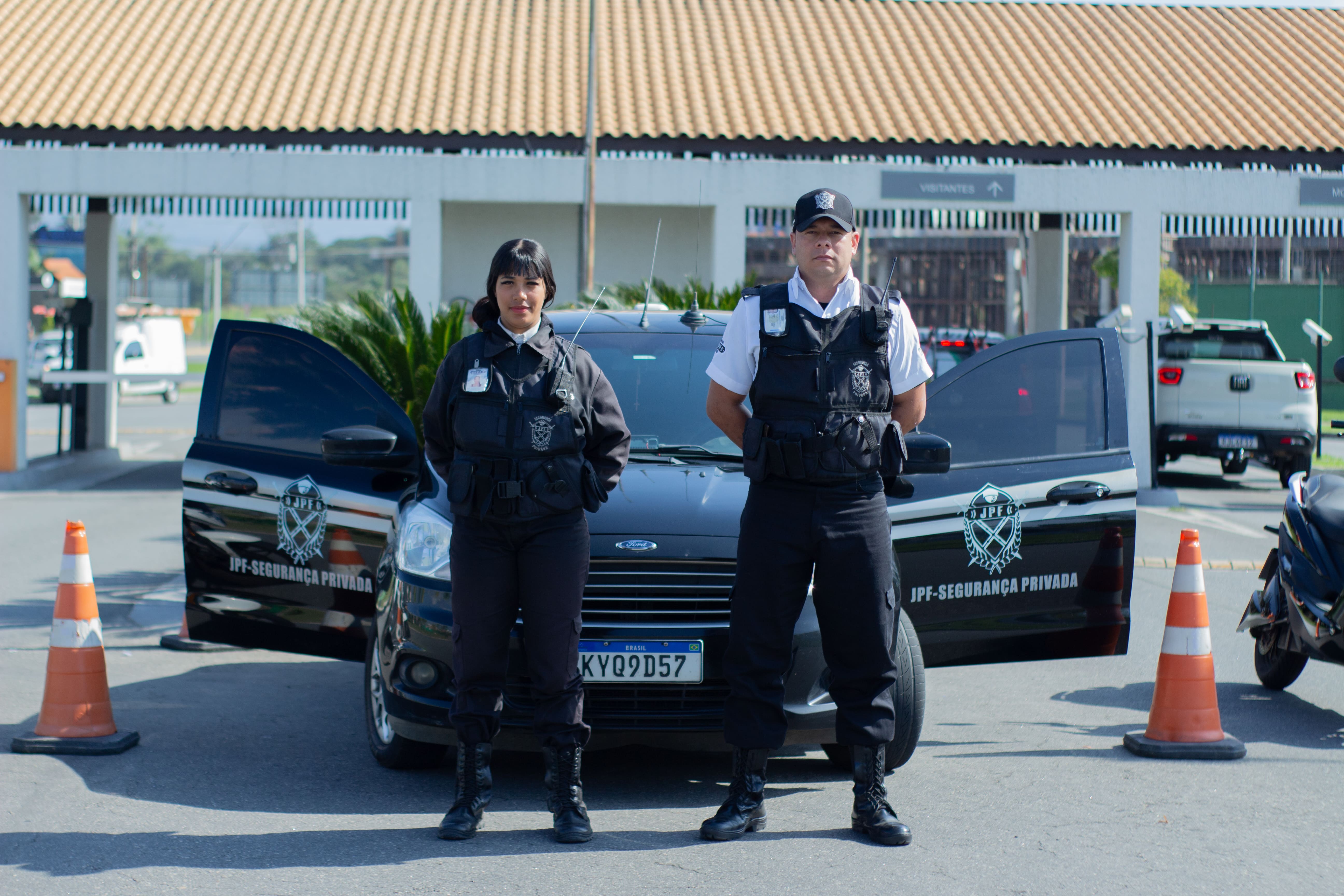 Equipe de vigilância patrimonial em campo